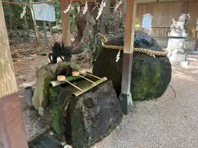 花窟神社の{uncategorized: "未分類", other: "その他", undefined: "問題あり", building: "その他建物", grave: "お墓", sacred_gate: "鳥居", guardian: "狛犬", statue: "像", buddha: "仏像", history: "歴史", nature: "自然", garden: "庭園", animal: "動物", pagoda: "塔", temizu: "手水舎", mountain_gate: "山門・神門", sanctuary: "本殿・本堂", subordinate: "末社・摂社", art: "芸術", scenery: "景色", jizo: "地蔵", ema: "絵馬", goshuin: "御朱印", omikuji: "おみくじ", items: "授与品その他", amulet: "お守り", goshuincho: "御朱印帳", eats: "食事", festival: "お祭り", votive_dance: "神楽", shichigosan: "七五三参", wedding: "結婚式", experience: "体験その他", initially: "初詣", around: "周辺", anti_infection: "感染症対策"}
