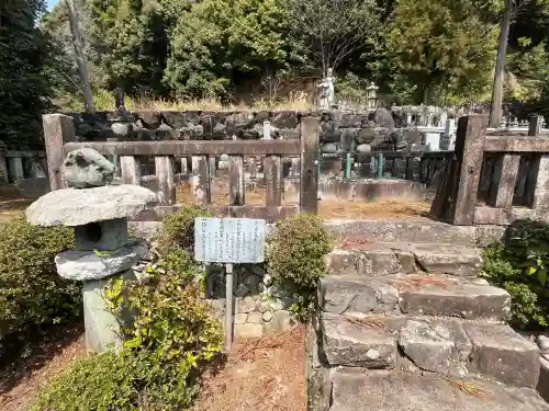 月桂院の{uncategorized: "未分類", other: "その他", undefined: "問題あり", building: "その他建物", grave: "お墓", sacred_gate: "鳥居", guardian: "狛犬", statue: "像", buddha: "仏像", history: "歴史", nature: "自然", garden: "庭園", animal: "動物", pagoda: "塔", temizu: "手水舎", mountain_gate: "山門・神門", sanctuary: "本殿・本堂", subordinate: "末社・摂社", art: "芸術", scenery: "景色", jizo: "地蔵", ema: "絵馬", goshuin: "御朱印", omikuji: "おみくじ", items: "授与品その他", amulet: "お守り", goshuincho: "御朱印帳", eats: "食事", festival: "お祭り", votive_dance: "神楽", shichigosan: "七五三参", wedding: "結婚式", experience: "体験その他", initially: "初詣", around: "周辺", anti_infection: "感染症対策"}