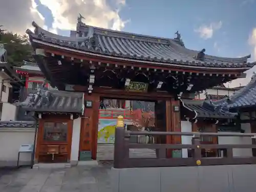 門戸厄神東光寺の山門・神門