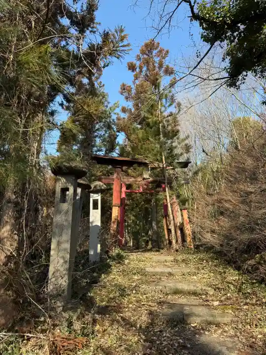 栗川稲荷神社の{uncategorized: "未分類", other: "その他", undefined: "問題あり", building: "その他建物", grave: "お墓", sacred_gate: "鳥居", guardian: "狛犬", statue: "像", buddha: "仏像", history: "歴史", nature: "自然", garden: "庭園", animal: "動物", pagoda: "塔", temizu: "手水舎", mountain_gate: "山門・神門", sanctuary: "本殿・本堂", subordinate: "末社・摂社", art: "芸術", scenery: "景色", jizo: "地蔵", ema: "絵馬", goshuin: "御朱印", omikuji: "おみくじ", items: "授与品その他", amulet: "お守り", goshuincho: "御朱印帳", eats: "食事", festival: "お祭り", votive_dance: "神楽", shichigosan: "七五三参", wedding: "結婚式", experience: "体験その他", initially: "初詣", around: "周辺", anti_infection: "感染症対策"}