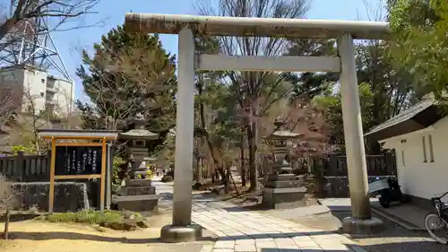 四柱神社の鳥居