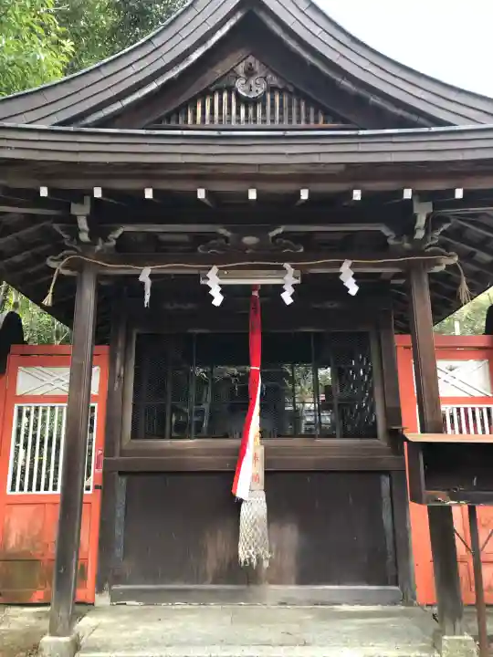 三尾神社の{uncategorized: "未分類", other: "その他", undefined: "問題あり", building: "その他建物", grave: "お墓", sacred_gate: "鳥居", guardian: "狛犬", statue: "像", buddha: "仏像", history: "歴史", nature: "自然", garden: "庭園", animal: "動物", pagoda: "塔", temizu: "手水舎", mountain_gate: "山門・神門", sanctuary: "本殿・本堂", subordinate: "末社・摂社", art: "芸術", scenery: "景色", jizo: "地蔵", ema: "絵馬", goshuin: "御朱印", omikuji: "おみくじ", items: "授与品その他", amulet: "お守り", goshuincho: "御朱印帳", eats: "食事", festival: "お祭り", votive_dance: "神楽", shichigosan: "七五三参", wedding: "結婚式", experience: "体験その他", initially: "初詣", around: "周辺", anti_infection: "感染症対策"}