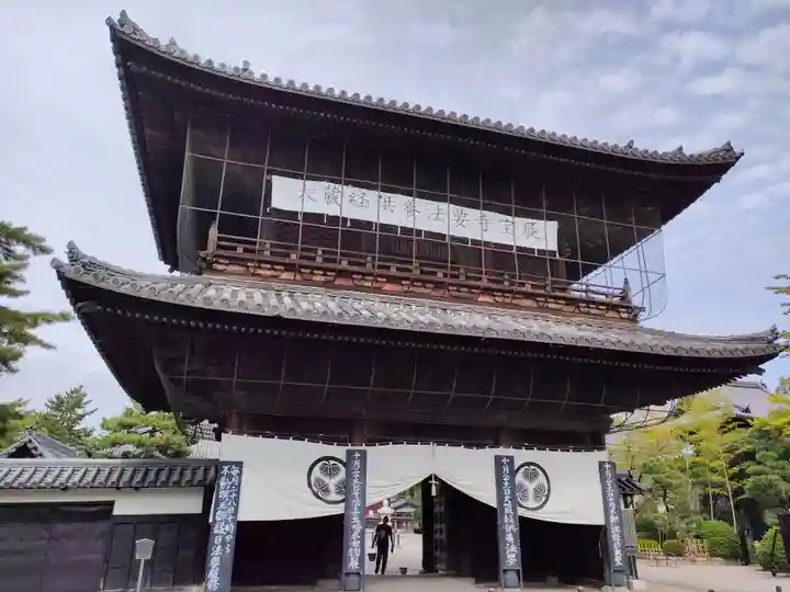 建中寺の山門・神門