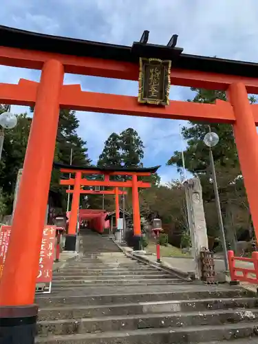 王地山まけきらい稲荷の鳥居