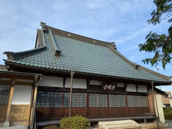 良畴寺の本殿・本堂