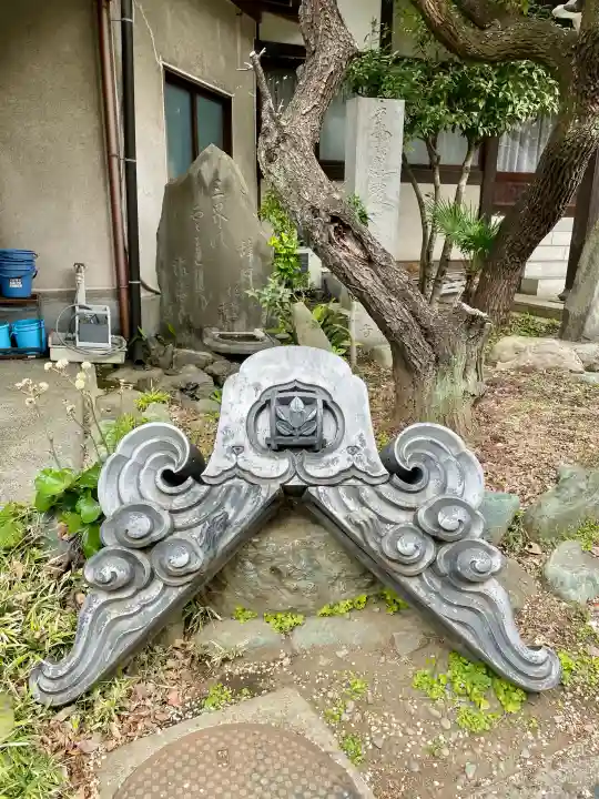 本寿寺の{uncategorized: "未分類", other: "その他", undefined: "問題あり", building: "その他建物", grave: "お墓", sacred_gate: "鳥居", guardian: "狛犬", statue: "像", buddha: "仏像", history: "歴史", nature: "自然", garden: "庭園", animal: "動物", pagoda: "塔", temizu: "手水舎", mountain_gate: "山門・神門", sanctuary: "本殿・本堂", subordinate: "末社・摂社", art: "芸術", scenery: "景色", jizo: "地蔵", ema: "絵馬", goshuin: "御朱印", omikuji: "おみくじ", items: "授与品その他", amulet: "お守り", goshuincho: "御朱印帳", eats: "食事", festival: "お祭り", votive_dance: "神楽", shichigosan: "七五三参", wedding: "結婚式", experience: "体験その他", initially: "初詣", around: "周辺", anti_infection: "感染症対策"}