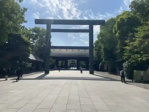 靖國神社の{uncategorized: "未分類", other: "その他", undefined: "問題あり", building: "その他建物", grave: "お墓", sacred_gate: "鳥居", guardian: "狛犬", statue: "像", buddha: "仏像", history: "歴史", nature: "自然", garden: "庭園", animal: "動物", pagoda: "塔", temizu: "手水舎", mountain_gate: "山門・神門", sanctuary: "本殿・本堂", subordinate: "末社・摂社", art: "芸術", scenery: "景色", jizo: "地蔵", ema: "絵馬", goshuin: "御朱印", omikuji: "おみくじ", items: "授与品その他", amulet: "お守り", goshuincho: "御朱印帳", eats: "食事", festival: "お祭り", votive_dance: "神楽", shichigosan: "七五三参", wedding: "結婚式", experience: "体験その他", initially: "初詣", around: "周辺", anti_infection: "感染症対策"}