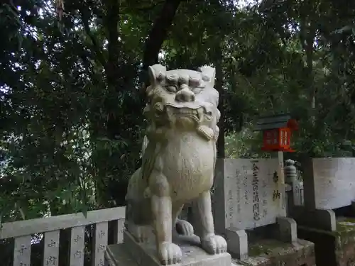 鴨神社の狛犬