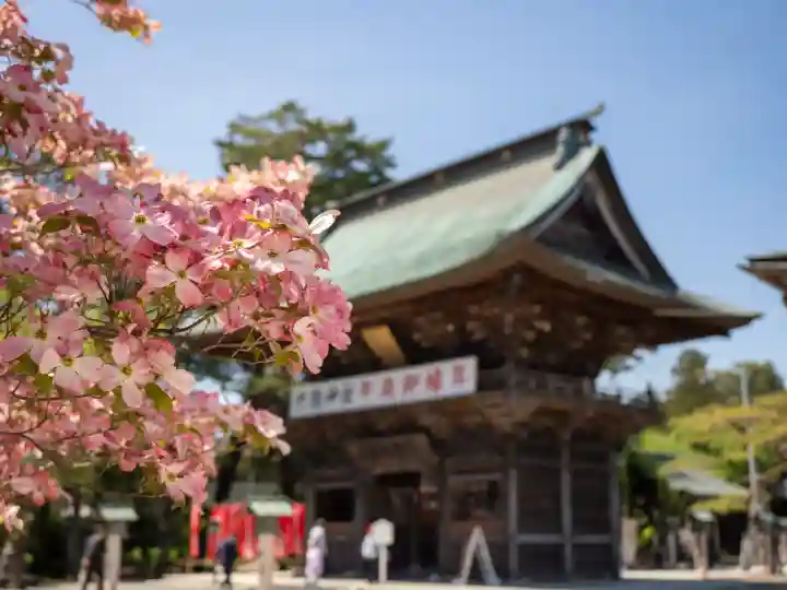 竹駒神社の{uncategorized: "未分類", other: "その他", undefined: "問題あり", building: "その他建物", grave: "お墓", sacred_gate: "鳥居", guardian: "狛犬", statue: "像", buddha: "仏像", history: "歴史", nature: "自然", garden: "庭園", animal: "動物", pagoda: "塔", temizu: "手水舎", mountain_gate: "山門・神門", sanctuary: "本殿・本堂", subordinate: "末社・摂社", art: "芸術", scenery: "景色", jizo: "地蔵", ema: "絵馬", goshuin: "御朱印", omikuji: "おみくじ", items: "授与品その他", amulet: "お守り", goshuincho: "御朱印帳", eats: "食事", festival: "お祭り", votive_dance: "神楽", shichigosan: "七五三参", wedding: "結婚式", experience: "体験その他", initially: "初詣", around: "周辺", anti_infection: "感染症対策"}