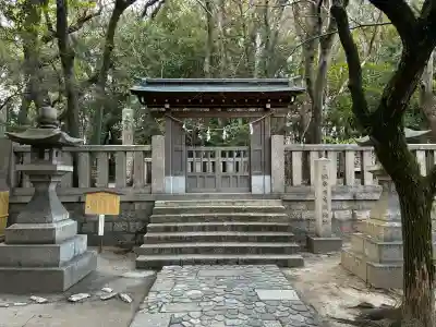 湊川神社の{uncategorized: "未分類", other: "その他", undefined: "問題あり", building: "その他建物", grave: "お墓", sacred_gate: "鳥居", guardian: "狛犬", statue: "像", buddha: "仏像", history: "歴史", nature: "自然", garden: "庭園", animal: "動物", pagoda: "塔", temizu: "手水舎", mountain_gate: "山門・神門", sanctuary: "本殿・本堂", subordinate: "末社・摂社", art: "芸術", scenery: "景色", jizo: "地蔵", ema: "絵馬", goshuin: "御朱印", omikuji: "おみくじ", items: "授与品その他", amulet: "お守り", goshuincho: "御朱印帳", eats: "食事", festival: "お祭り", votive_dance: "神楽", shichigosan: "七五三参", wedding: "結婚式", experience: "体験その他", initially: "初詣", around: "周辺", anti_infection: "感染症対策"}