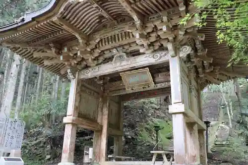 岩屋寺の山門