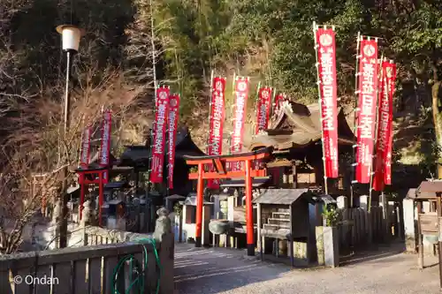 最上稲荷山妙教寺の山門・神門
