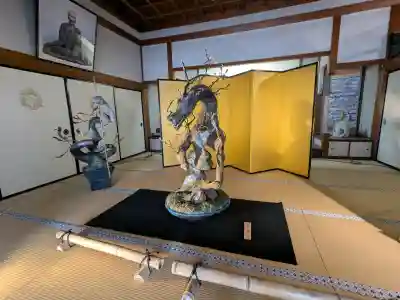 西教寺の{uncategorized: "未分類", other: "その他", undefined: "問題あり", building: "その他建物", grave: "お墓", sacred_gate: "鳥居", guardian: "狛犬", statue: "像", buddha: "仏像", history: "歴史", nature: "自然", garden: "庭園", animal: "動物", pagoda: "塔", temizu: "手水舎", mountain_gate: "山門・神門", sanctuary: "本殿・本堂", subordinate: "末社・摂社", art: "芸術", scenery: "景色", jizo: "地蔵", ema: "絵馬", goshuin: "御朱印", omikuji: "おみくじ", items: "授与品その他", amulet: "お守り", goshuincho: "御朱印帳", eats: "食事", festival: "お祭り", votive_dance: "神楽", shichigosan: "七五三参", wedding: "結婚式", experience: "体験その他", initially: "初詣", around: "周辺", anti_infection: "感染症対策"}