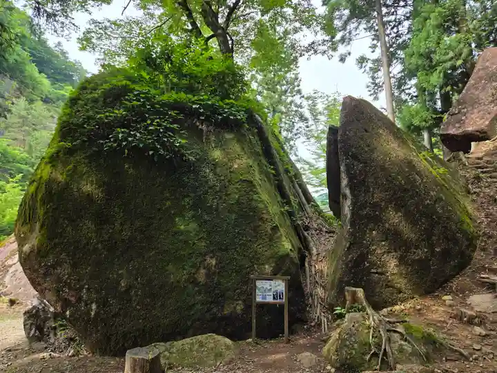 岩屋神社(妙見神社 祖師野八幡宮摂社)(岐阜県)
