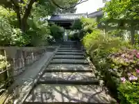 弘明寺の{uncategorized: "未分類", other: "その他", undefined: "問題あり", building: "その他建物", grave: "お墓", sacred_gate: "鳥居", guardian: "狛犬", statue: "像", buddha: "仏像", history: "歴史", nature: "自然", garden: "庭園", animal: "動物", pagoda: "塔", temizu: "手水舎", mountain_gate: "山門・神門", sanctuary: "本殿・本堂", subordinate: "末社・摂社", art: "芸術", scenery: "景色", jizo: "地蔵", ema: "絵馬", goshuin: "御朱印", omikuji: "おみくじ", items: "授与品その他", amulet: "お守り", goshuincho: "御朱印帳", eats: "食事", festival: "お祭り", votive_dance: "神楽", shichigosan: "七五三参", wedding: "結婚式", experience: "体験その他", initially: "初詣", around: "周辺", anti_infection: "感染症対策"}