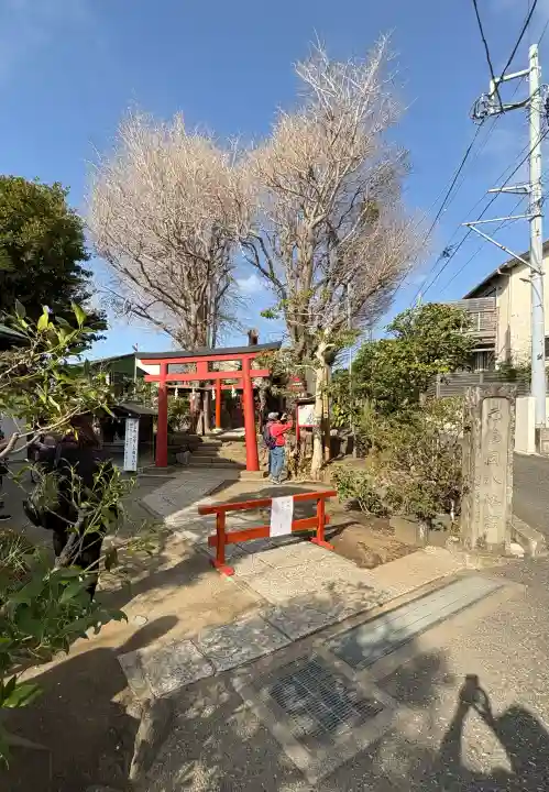 由比若宮(元鶴岡八幡宮)の{uncategorized: "未分類", other: "その他", undefined: "問題あり", building: "その他建物", grave: "お墓", sacred_gate: "鳥居", guardian: "狛犬", statue: "像", buddha: "仏像", history: "歴史", nature: "自然", garden: "庭園", animal: "動物", pagoda: "塔", temizu: "手水舎", mountain_gate: "山門・神門", sanctuary: "本殿・本堂", subordinate: "末社・摂社", art: "芸術", scenery: "景色", jizo: "地蔵", ema: "絵馬", goshuin: "御朱印", omikuji: "おみくじ", items: "授与品その他", amulet: "お守り", goshuincho: "御朱印帳", eats: "食事", festival: "お祭り", votive_dance: "神楽", shichigosan: "七五三参", wedding: "結婚式", experience: "体験その他", initially: "初詣", around: "周辺", anti_infection: "感染症対策"}