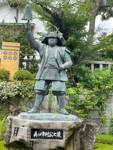 三光神社の像