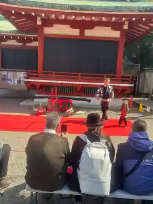浅草神社の{uncategorized: "未分類", other: "その他", undefined: "問題あり", building: "その他建物", grave: "お墓", sacred_gate: "鳥居", guardian: "狛犬", statue: "像", buddha: "仏像", history: "歴史", nature: "自然", garden: "庭園", animal: "動物", pagoda: "塔", temizu: "手水舎", mountain_gate: "山門・神門", sanctuary: "本殿・本堂", subordinate: "末社・摂社", art: "芸術", scenery: "景色", jizo: "地蔵", ema: "絵馬", goshuin: "御朱印", omikuji: "おみくじ", items: "授与品その他", amulet: "お守り", goshuincho: "御朱印帳", eats: "食事", festival: "お祭り", votive_dance: "神楽", shichigosan: "七五三参", wedding: "結婚式", experience: "体験その他", initially: "初詣", around: "周辺", anti_infection: "感染症対策"}