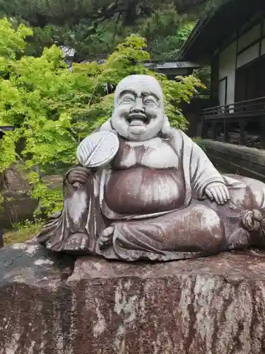 鶏足寺の像