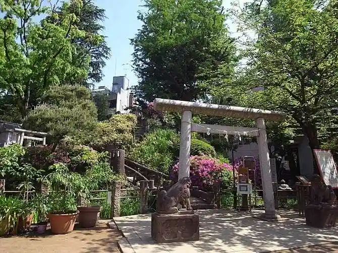 鳩森八幡神社の鳥居