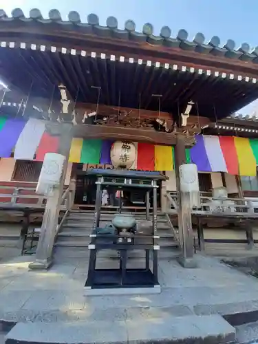 帯解寺の本殿・本堂