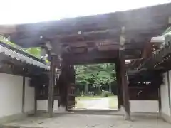 西教寺の山門