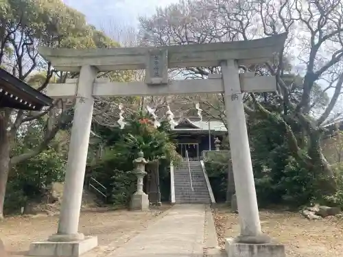 久里浜住吉神社の{uncategorized: "未分類", other: "その他", undefined: "問題あり", building: "その他建物", grave: "お墓", sacred_gate: "鳥居", guardian: "狛犬", statue: "像", buddha: "仏像", history: "歴史", nature: "自然", garden: "庭園", animal: "動物", pagoda: "塔", temizu: "手水舎", mountain_gate: "山門・神門", sanctuary: "本殿・本堂", subordinate: "末社・摂社", art: "芸術", scenery: "景色", jizo: "地蔵", ema: "絵馬", goshuin: "御朱印", omikuji: "おみくじ", items: "授与品その他", amulet: "お守り", goshuincho: "御朱印帳", eats: "食事", festival: "お祭り", votive_dance: "神楽", shichigosan: "七五三参", wedding: "結婚式", experience: "体験その他", initially: "初詣", around: "周辺", anti_infection: "感染症対策"}