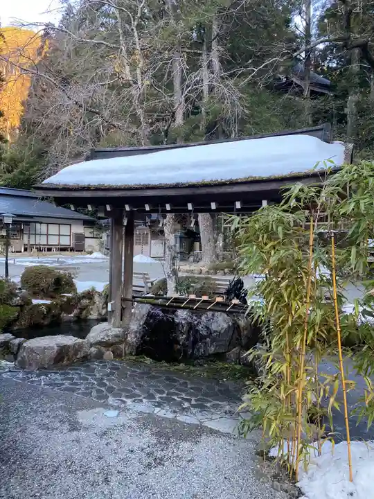 天河大辨財天社の手水舎