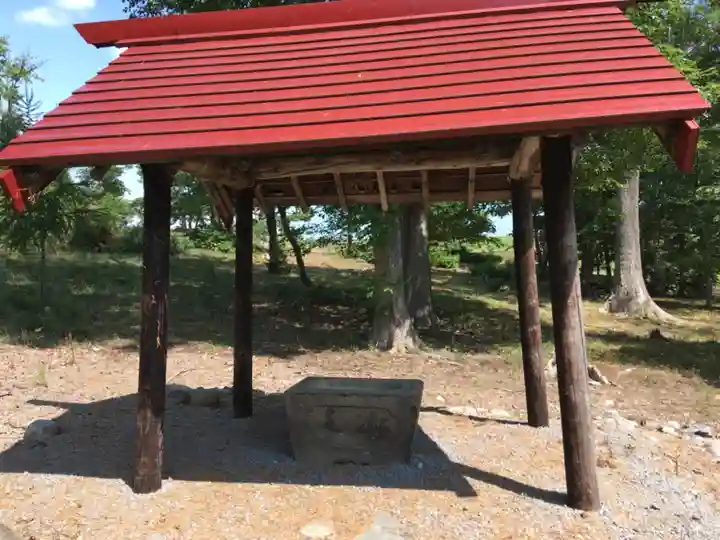 共成神社の手水舎