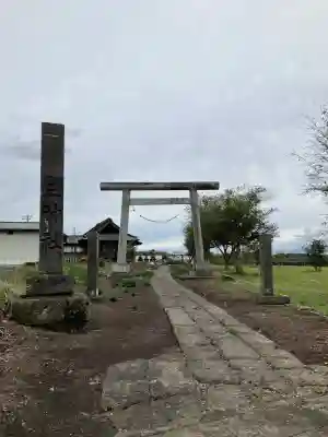 三神社の{uncategorized: "未分類", other: "その他", undefined: "問題あり", building: "その他建物", grave: "お墓", sacred_gate: "鳥居", guardian: "狛犬", statue: "像", buddha: "仏像", history: "歴史", nature: "自然", garden: "庭園", animal: "動物", pagoda: "塔", temizu: "手水舎", mountain_gate: "山門・神門", sanctuary: "本殿・本堂", subordinate: "末社・摂社", art: "芸術", scenery: "景色", jizo: "地蔵", ema: "絵馬", goshuin: "御朱印", omikuji: "おみくじ", items: "授与品その他", amulet: "お守り", goshuincho: "御朱印帳", eats: "食事", festival: "お祭り", votive_dance: "神楽", shichigosan: "七五三参", wedding: "結婚式", experience: "体験その他", initially: "初詣", around: "周辺", anti_infection: "感染症対策"}