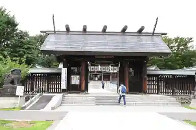 札幌護國神社の山門・神門