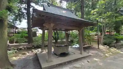 大井俣窪八幡神社の手水舎