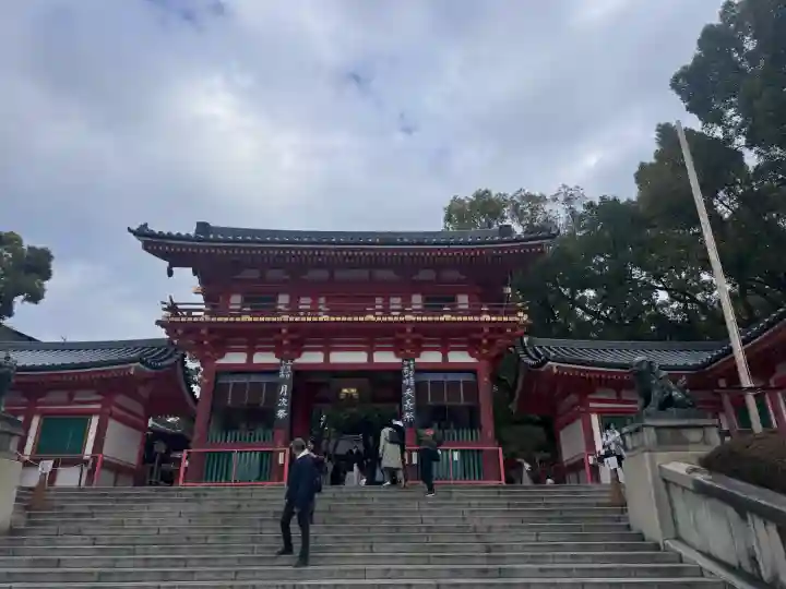 八坂神社(祇園さん)の{uncategorized: "未分類", other: "その他", undefined: "問題あり", building: "その他建物", grave: "お墓", sacred_gate: "鳥居", guardian: "狛犬", statue: "像", buddha: "仏像", history: "歴史", nature: "自然", garden: "庭園", animal: "動物", pagoda: "塔", temizu: "手水舎", mountain_gate: "山門・神門", sanctuary: "本殿・本堂", subordinate: "末社・摂社", art: "芸術", scenery: "景色", jizo: "地蔵", ema: "絵馬", goshuin: "御朱印", omikuji: "おみくじ", items: "授与品その他", amulet: "お守り", goshuincho: "御朱印帳", eats: "食事", festival: "お祭り", votive_dance: "神楽", shichigosan: "七五三参", wedding: "結婚式", experience: "体験その他", initially: "初詣", around: "周辺", anti_infection: "感染症対策"}