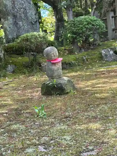 伊勢の国 四天王寺の{uncategorized: "未分類", other: "その他", undefined: "問題あり", building: "その他建物", grave: "お墓", sacred_gate: "鳥居", guardian: "狛犬", statue: "像", buddha: "仏像", history: "歴史", nature: "自然", garden: "庭園", animal: "動物", pagoda: "塔", temizu: "手水舎", mountain_gate: "山門・神門", sanctuary: "本殿・本堂", subordinate: "末社・摂社", art: "芸術", scenery: "景色", jizo: "地蔵", ema: "絵馬", goshuin: "御朱印", omikuji: "おみくじ", items: "授与品その他", amulet: "お守り", goshuincho: "御朱印帳", eats: "食事", festival: "お祭り", votive_dance: "神楽", shichigosan: "七五三参", wedding: "結婚式", experience: "体験その他", initially: "初詣", around: "周辺", anti_infection: "感染症対策"}