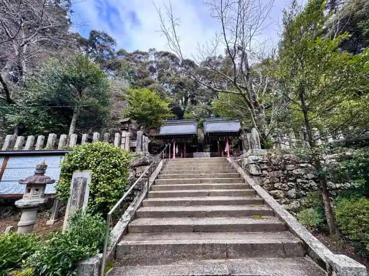 石座神社の{uncategorized: "未分類", other: "その他", undefined: "問題あり", building: "その他建物", grave: "お墓", sacred_gate: "鳥居", guardian: "狛犬", statue: "像", buddha: "仏像", history: "歴史", nature: "自然", garden: "庭園", animal: "動物", pagoda: "塔", temizu: "手水舎", mountain_gate: "山門・神門", sanctuary: "本殿・本堂", subordinate: "末社・摂社", art: "芸術", scenery: "景色", jizo: "地蔵", ema: "絵馬", goshuin: "御朱印", omikuji: "おみくじ", items: "授与品その他", amulet: "お守り", goshuincho: "御朱印帳", eats: "食事", festival: "お祭り", votive_dance: "神楽", shichigosan: "七五三参", wedding: "結婚式", experience: "体験その他", initially: "初詣", around: "周辺", anti_infection: "感染症対策"}