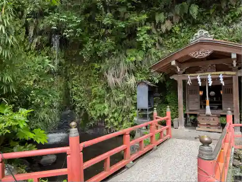 銭洗弁財天宇賀福神社(神奈川県)