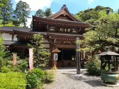 目の霊山　油山寺の本殿・本堂