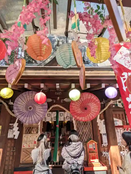 露天神社(お初天神)の{uncategorized: "未分類", other: "その他", undefined: "問題あり", building: "その他建物", grave: "お墓", sacred_gate: "鳥居", guardian: "狛犬", statue: "像", buddha: "仏像", history: "歴史", nature: "自然", garden: "庭園", animal: "動物", pagoda: "塔", temizu: "手水舎", mountain_gate: "山門・神門", sanctuary: "本殿・本堂", subordinate: "末社・摂社", art: "芸術", scenery: "景色", jizo: "地蔵", ema: "絵馬", goshuin: "御朱印", omikuji: "おみくじ", items: "授与品その他", amulet: "お守り", goshuincho: "御朱印帳", eats: "食事", festival: "お祭り", votive_dance: "神楽", shichigosan: "七五三参", wedding: "結婚式", experience: "体験その他", initially: "初詣", around: "周辺", anti_infection: "感染症対策"}