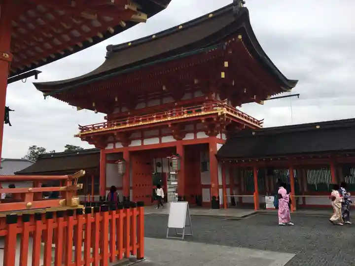 伏見稲荷大社の山門・神門