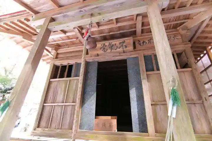 大滝不動尊の本殿・本堂