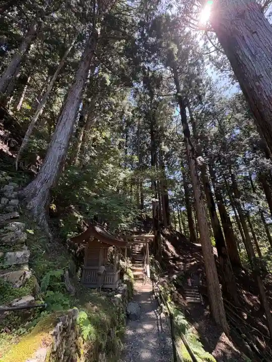 玉置神社の{uncategorized: "未分類", other: "その他", undefined: "問題あり", building: "その他建物", grave: "お墓", sacred_gate: "鳥居", guardian: "狛犬", statue: "像", buddha: "仏像", history: "歴史", nature: "自然", garden: "庭園", animal: "動物", pagoda: "塔", temizu: "手水舎", mountain_gate: "山門・神門", sanctuary: "本殿・本堂", subordinate: "末社・摂社", art: "芸術", scenery: "景色", jizo: "地蔵", ema: "絵馬", goshuin: "御朱印", omikuji: "おみくじ", items: "授与品その他", amulet: "お守り", goshuincho: "御朱印帳", eats: "食事", festival: "お祭り", votive_dance: "神楽", shichigosan: "七五三参", wedding: "結婚式", experience: "体験その他", initially: "初詣", around: "周辺", anti_infection: "感染症対策"}