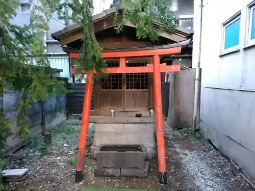 稲荷神社の本殿