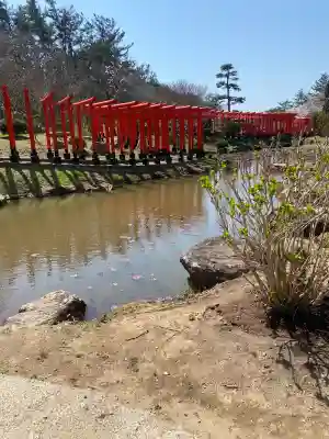 高山稲荷神社の{uncategorized: "未分類", other: "その他", undefined: "問題あり", building: "その他建物", grave: "お墓", sacred_gate: "鳥居", guardian: "狛犬", statue: "像", buddha: "仏像", history: "歴史", nature: "自然", garden: "庭園", animal: "動物", pagoda: "塔", temizu: "手水舎", mountain_gate: "山門・神門", sanctuary: "本殿・本堂", subordinate: "末社・摂社", art: "芸術", scenery: "景色", jizo: "地蔵", ema: "絵馬", goshuin: "御朱印", omikuji: "おみくじ", items: "授与品その他", amulet: "お守り", goshuincho: "御朱印帳", eats: "食事", festival: "お祭り", votive_dance: "神楽", shichigosan: "七五三参", wedding: "結婚式", experience: "体験その他", initially: "初詣", around: "周辺", anti_infection: "感染症対策"}