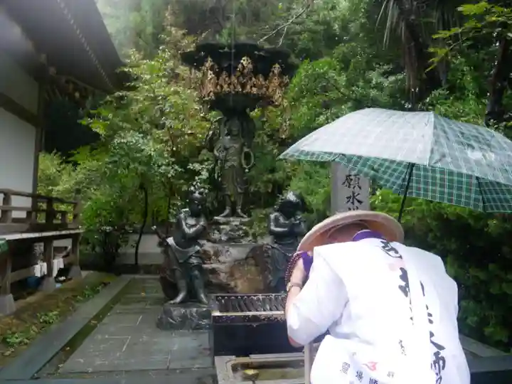 極楽寺の手水舎