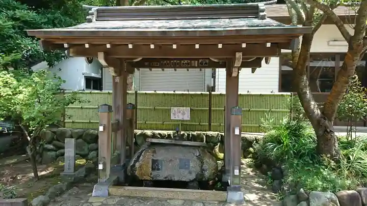 小動神社の手水舎