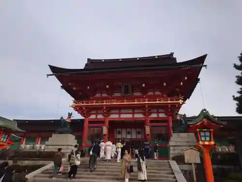 伏見稲荷大社の山門・神門