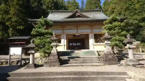 三輪神社の本殿