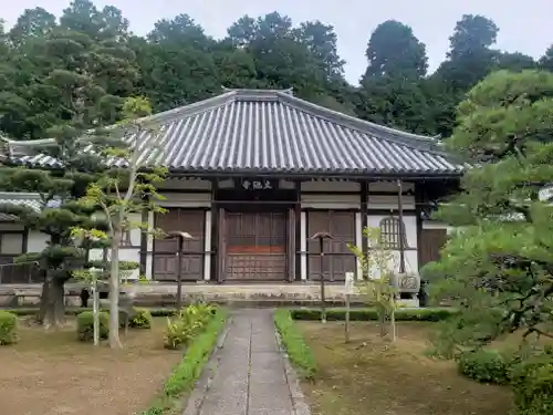 大池寺の本殿