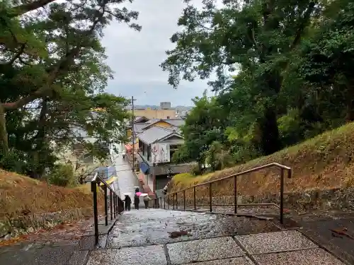 道成寺の{uncategorized: "未分類", other: "その他", undefined: "問題あり", building: "その他建物", grave: "お墓", sacred_gate: "鳥居", guardian: "狛犬", statue: "像", buddha: "仏像", history: "歴史", nature: "自然", garden: "庭園", animal: "動物", pagoda: "塔", temizu: "手水舎", mountain_gate: "山門・神門", sanctuary: "本殿・本堂", subordinate: "末社・摂社", art: "芸術", scenery: "景色", jizo: "地蔵", ema: "絵馬", goshuin: "御朱印", omikuji: "おみくじ", items: "授与品その他", amulet: "お守り", goshuincho: "御朱印帳", eats: "食事", festival: "お祭り", votive_dance: "神楽", shichigosan: "七五三参", wedding: "結婚式", experience: "体験その他", initially: "初詣", around: "周辺", anti_infection: "感染症対策"}