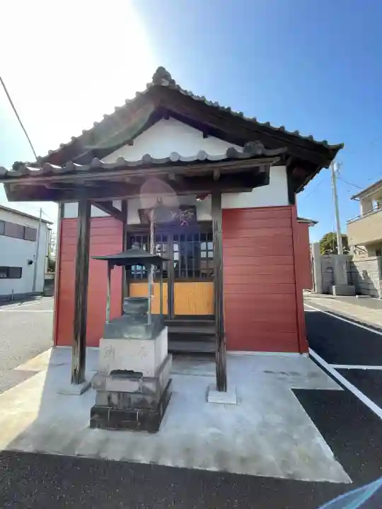 子育地蔵尊の{uncategorized: "未分類", other: "その他", undefined: "問題あり", building: "その他建物", grave: "お墓", sacred_gate: "鳥居", guardian: "狛犬", statue: "像", buddha: "仏像", history: "歴史", nature: "自然", garden: "庭園", animal: "動物", pagoda: "塔", temizu: "手水舎", mountain_gate: "山門・神門", sanctuary: "本殿・本堂", subordinate: "末社・摂社", art: "芸術", scenery: "景色", jizo: "地蔵", ema: "絵馬", goshuin: "御朱印", omikuji: "おみくじ", items: "授与品その他", amulet: "お守り", goshuincho: "御朱印帳", eats: "食事", festival: "お祭り", votive_dance: "神楽", shichigosan: "七五三参", wedding: "結婚式", experience: "体験その他", initially: "初詣", around: "周辺", anti_infection: "感染症対策"}
